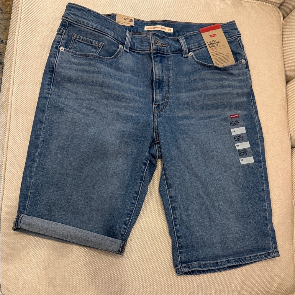 NWT Women’s Levi’s Classic Bermuda Shorts - Size 29
